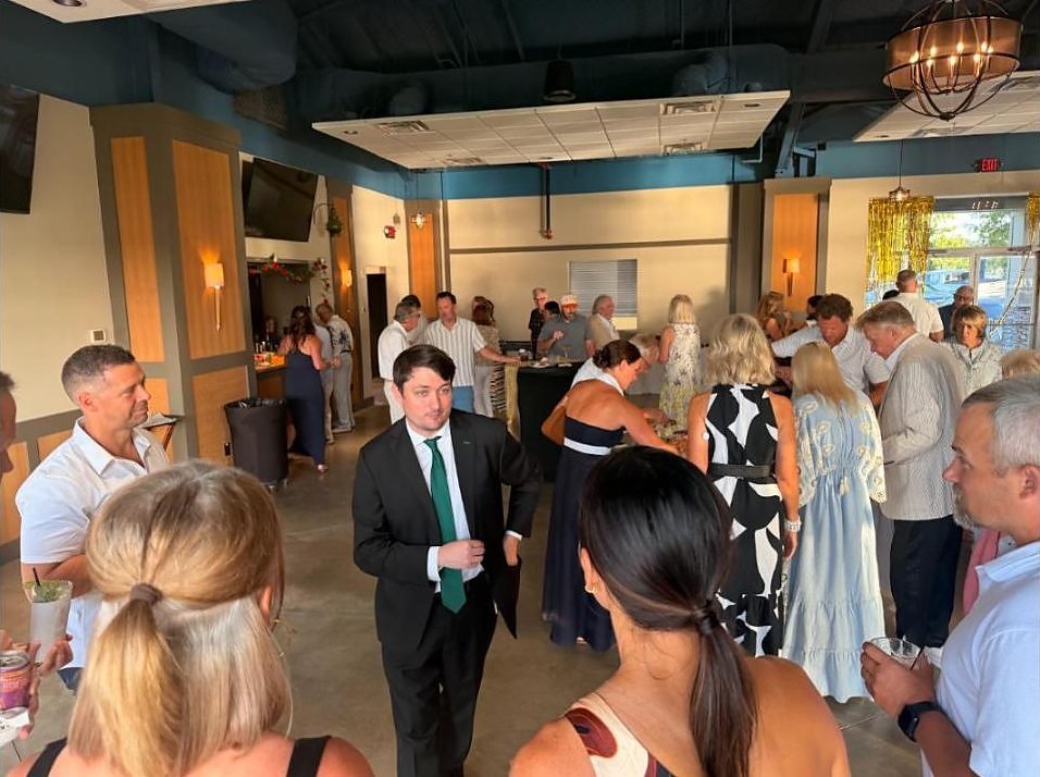 A full cocktail hour crowd at the Cedar Creek Yacht Club Supper Club before dinner.