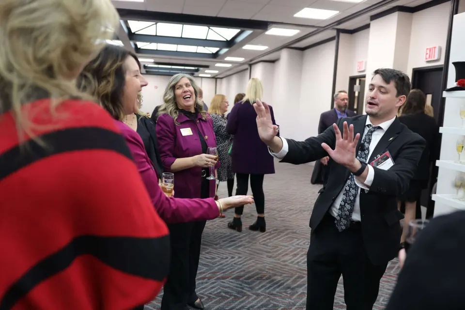 Wedding magician Josh Weidner performing close-up magic for guests during a cocktail hour